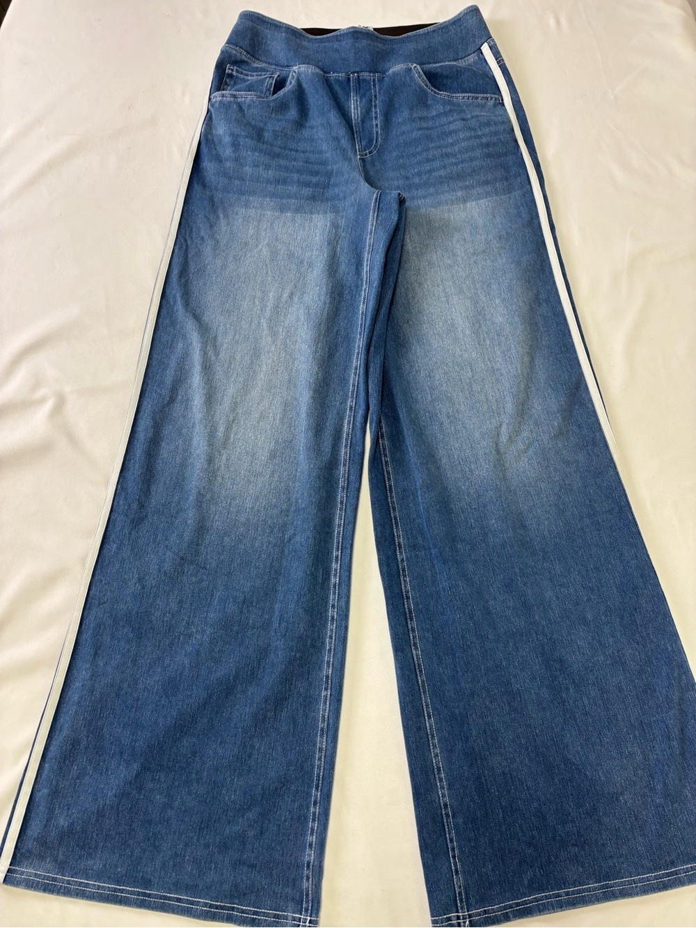 HALARA Blue Wide-Leg Jeans with White Side Stripe